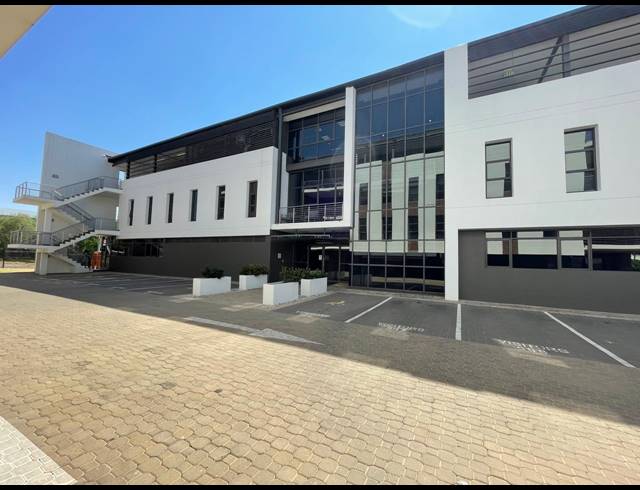 1,006M² OFFICE TO LET IN BRYANSTON